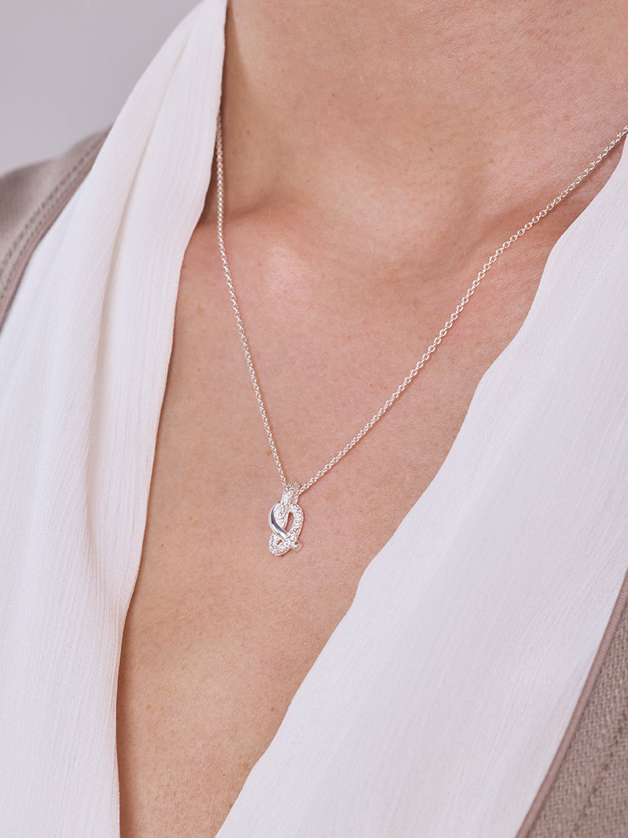 Knoted Necklace Pretzelle